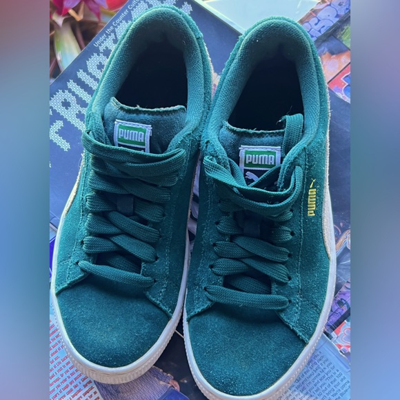Size 6 Forest Green Suede Pumas, hardly worn, rare find. - Picture 3 of 5